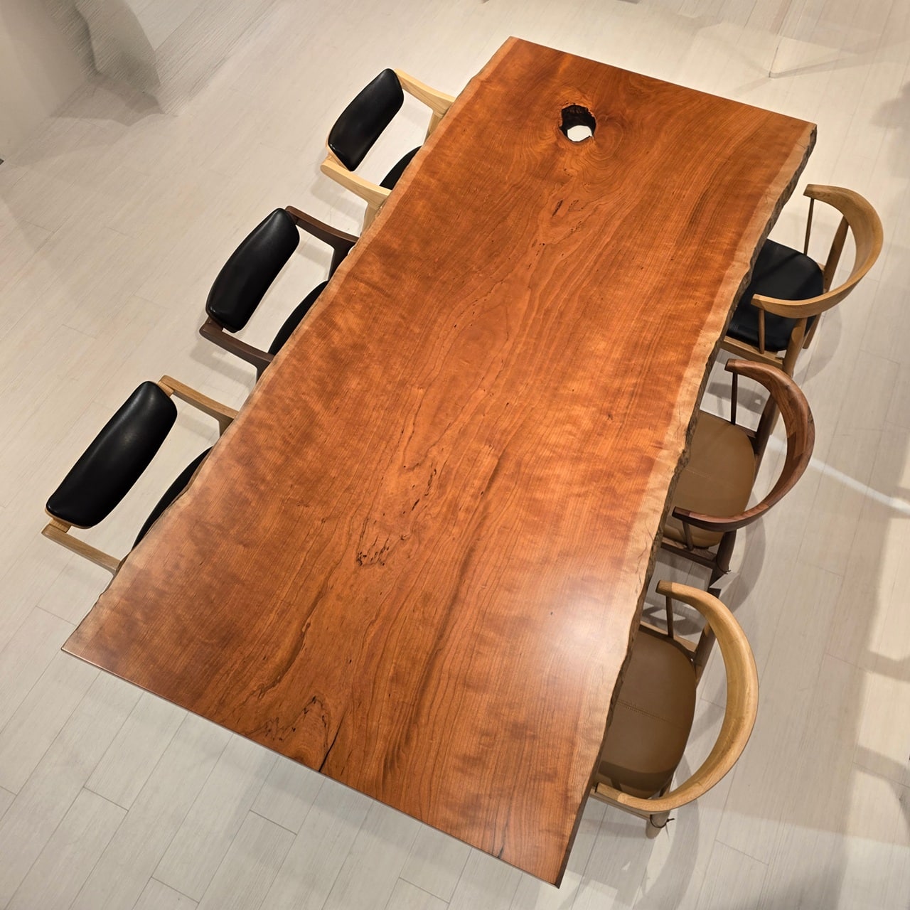 神戸店 チェリー 幅230×奥行108×厚み6.2(cm)